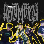 Musik grindcore menjadi elemen penting dari pertumbuhan sub-musik di genre metal global. Ditemukan dan dikembangkan pada pertengahan 1980-an, genre ini lahir dari perpaduan antara heavy metal dan hardcore punk. Salah satu band yang mempelopori adalah Napalm Death dan Siege dari Inggris.